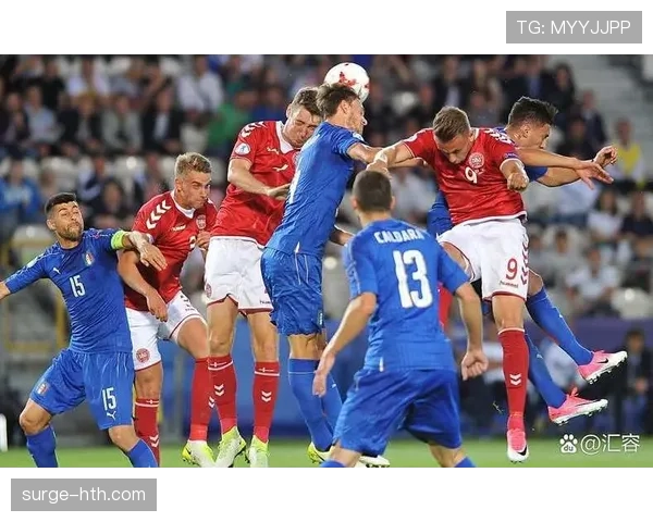 球迷热议精彩瞬间:激情与回忆交织点燃绿茵情怀 球迷热议精彩瞬间:激情与回忆交织点燃绿茵情怀