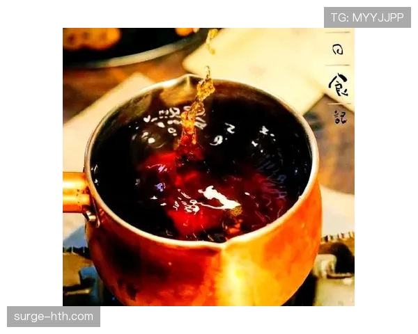 安洗莹训练完直接啃冰块降温，这自律程度看得我手里的奶茶不香了