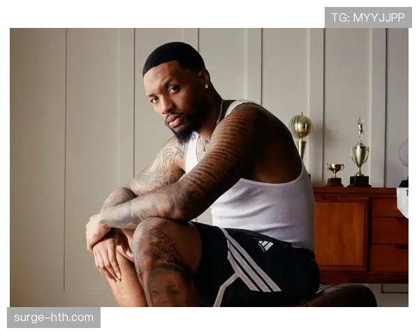 利拉德休赛期天天凌晨四点打卡训练馆，邻居以为他家漏水报了三次警